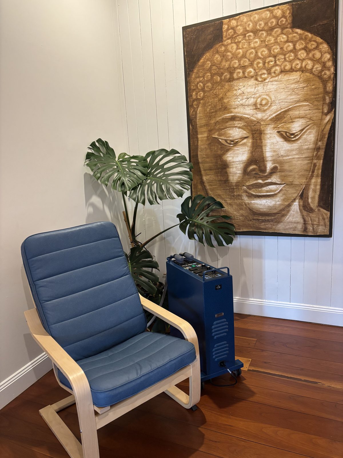 The calm Nu Wave studio, chair and machine ready for a session